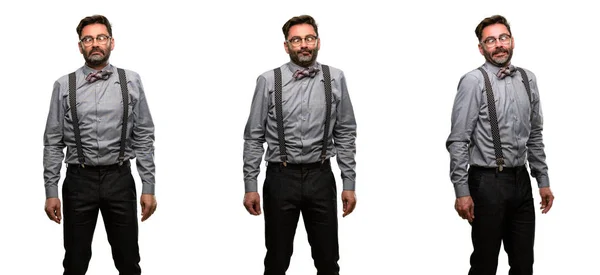 中年男子 胡子和弓领带做滑稽的脸愚弄 — 图库照片