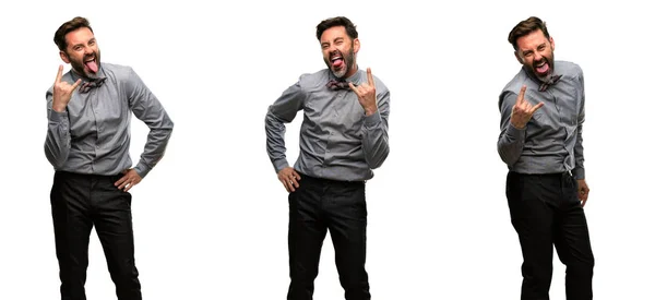 Homme Moyen Âge Avec Barbe Noeud Papillon Faisant Symbole Rock — Photo