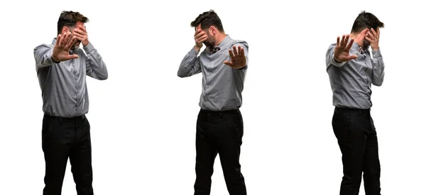 Middelbare Leeftijd Man Met Baard Strikje Stressvolle Verlegen Houdt Hand — Stockfoto