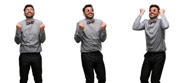 Чоловік Середнього Віку Бородою Краваткою Щасливий Схвильований Святкуванням Перемоги Виражає — стокове фото