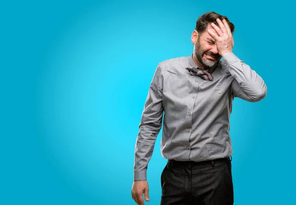 Hombre Mediana Edad Con Barba Pajarita Estresante Manteniendo Mano Cabeza —  Fotos de Stock