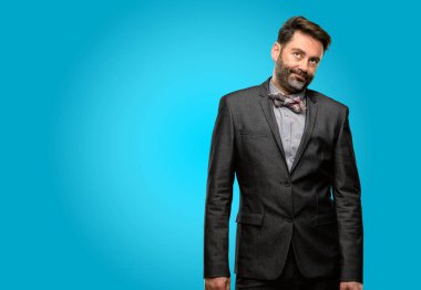 Orta yaş adam, sakal ve papyon uykulu ifade, çok çalıştırılıyordu ve yorgun ile