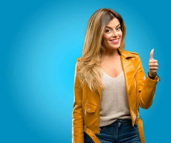 Beautiful Young Woman Smiling Broadly Showing Thumbs Gesture Camera Expression — Stock Photo, Image