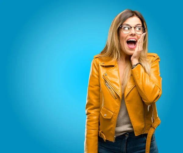 Hermosa Joven Mujer Tan Feliz Confiada Mostrando Una Gran Sonrisa —  Fotos de Stock