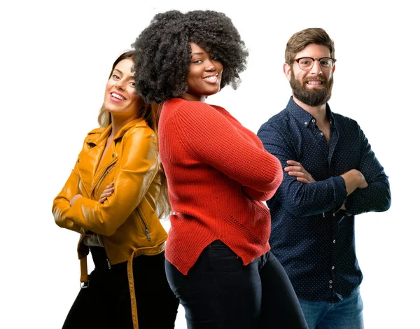 Grupo Três Jovens Homens Mulheres Com Braços Cruzados Confiantes Felizes — Fotografia de Stock