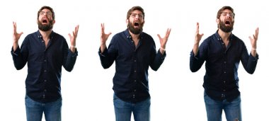 Çok korkmuş ve sinir anksiyete ve panik jest, bunalmış ifade sakallı genç adam beyaz arka plan üzerinde izole