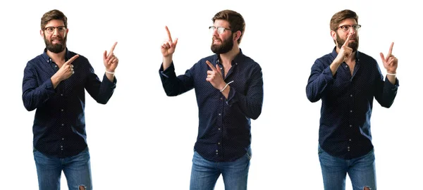 Jovem Com Barba Apontando Para Lado Com Dedo Isolado Sobre — Fotografia de Stock