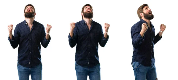 Молодий Чоловік Бородою Щасливий Схвильований Виразом Переможного Жесту Успішна Урочиста — стокове фото