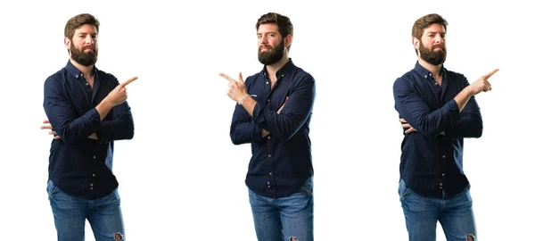 Jonge Man Met Baard Weg Kant Richten Met Vinger Geïsoleerd — Stockfoto