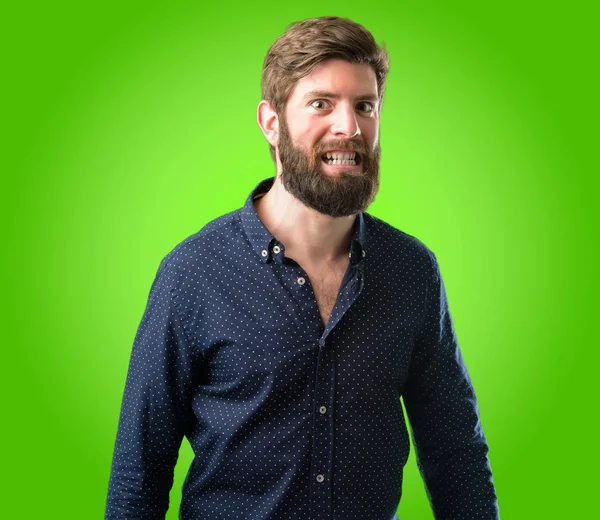 Jonge Hipster Man Met Grote Baard Zelfverzekerd Blij Met Een — Stockfoto