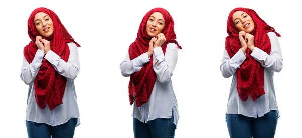 Mujer Árabe Usando Hijab Confiado Feliz Con Una Gran Sonrisa —  Fotos de Stock