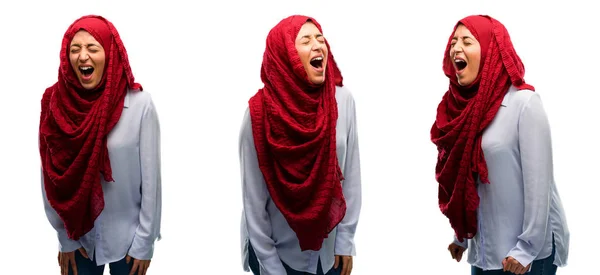 Arabische Frau Hijab Stressig Panik Verängstigt Schreit Verzweifelt Und Frustriert — Stockfoto