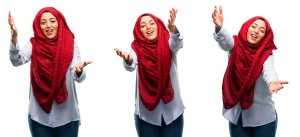 제스처와 자신감과 Hijab을 — 스톡 사진