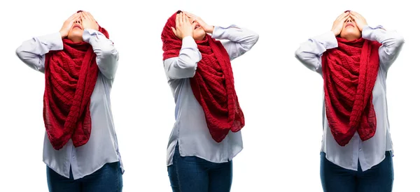 Αραβικά Γυναίκα Φορούσε Μαντίλα Αγχωτικό Κρατώντας Χέρια Κεφάλι Κουρασμένοι Και — Φωτογραφία Αρχείου