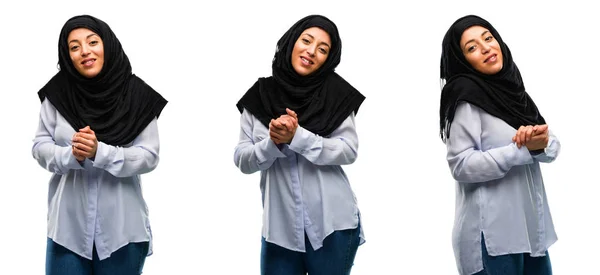 Mujer Árabe Usando Hijab Confiado Feliz Con Una Gran Sonrisa —  Fotos de Stock