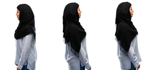 Arabische Frau Trägt Hijab Seitenansicht Porträt Isoliert Über Weißem Hintergrund — Stockfoto