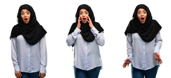 Araberin Hijab Glücklich Und Überrascht Jubelnd Mit Wow Geste Vor — Stockfoto