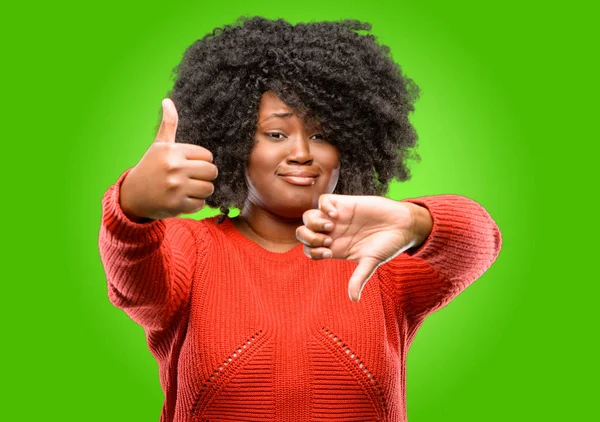 Beautiful African Woman Confused Thumbs Trying Take Decision Expressing Doubt — Stock Photo, Image