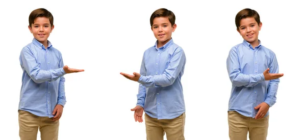 Niño Guapo Con Ojos Verdes Sosteniendo Algo Mano Vacía — Foto de Stock