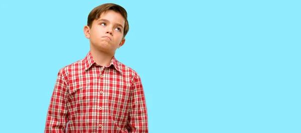 Niño Guapo Con Ojos Verdes Duda Expresión Confundir Maravilla Concepto — Foto de Stock