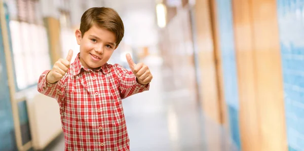 Stilig Småbarn Barn Med Gröna Ögon Utmärker Glad Och Positiv — Stockfoto