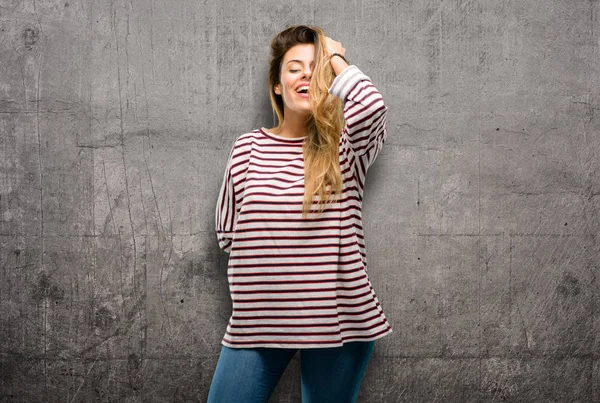 Joven Fresco Mujer Posando — Foto de Stock