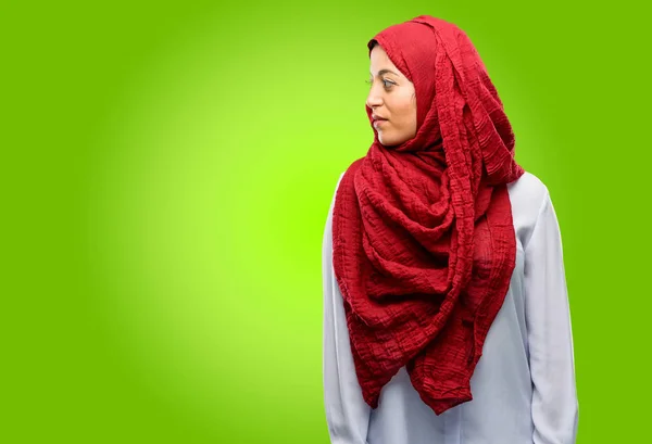 Mujer Árabe Joven Con Retrato Vista Lateral Hijab — Foto de Stock