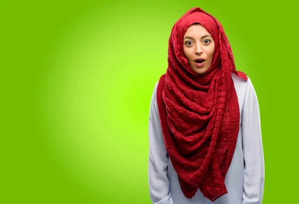 Young Arab Woman Wearing Hijab Scared Shock Expressing Panic Fear — Stock Photo, Image