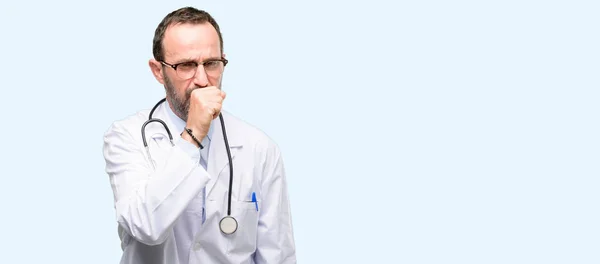 Dokter Senior Man Medische Professionele Ziek Hoest Astma Bronchitis Geneeskunde — Stockfoto