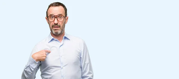 Hombre Mediana Edad Con Gafas Feliz Sorprendido Animando Expresando Gesto — Foto de Stock