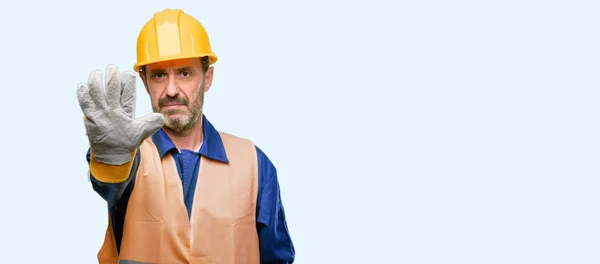 Chefsingenjör Man Byggnadsarbetare Irriterad Med Dålig Inställning Gör Stopp Logga — Stockfoto