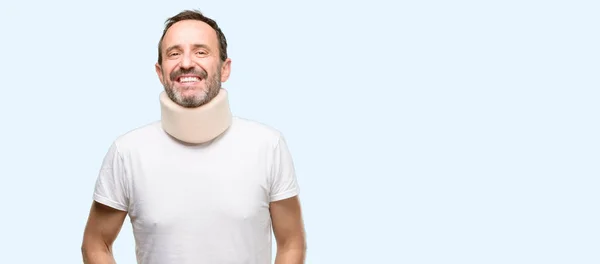 Hombre Mayor Lesionado Usando Corsé Cuello Seguro Feliz Con Una — Foto de Stock