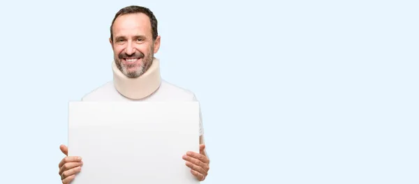 Uomo Anziano Ferito Usando Collare Con Banner Pubblicitari Bianco Buon — Foto Stock