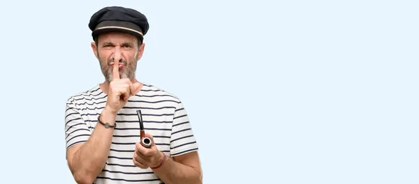 Marinero Capitán Hombre Fumando Una Pipa Tabaco Con Dedo Índice — Foto de Stock