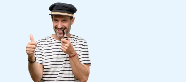 Marinero Capitán Hombre Fumar Una Pipa Tabaco Sonriendo Ampliamente Mostrando — Foto de Stock