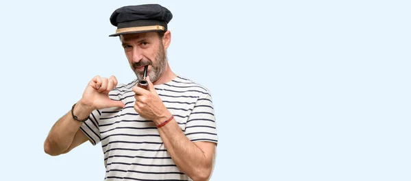 Námořník Kapitán Muž Tabák Kouření Potrubí Hrdý Vzrušená Arogantní Polohovací — Stock fotografie