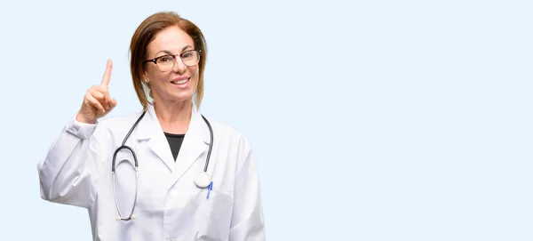 Doktor Kadın Parmak Bir Numara Tıbbi Profesyonel Mavi Arka Plan — Stok fotoğraf