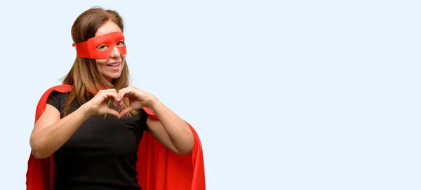 Middelbare Leeftijd Super Held Vrouw Dragen Rode Masker Cape Gelukkig — Stockfoto