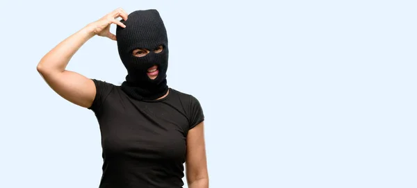 Inbrottstjuv Terrorism Kvinna Bär Balaclava Ski Mask Tvekan Uttryck Förvirra — Stockfoto