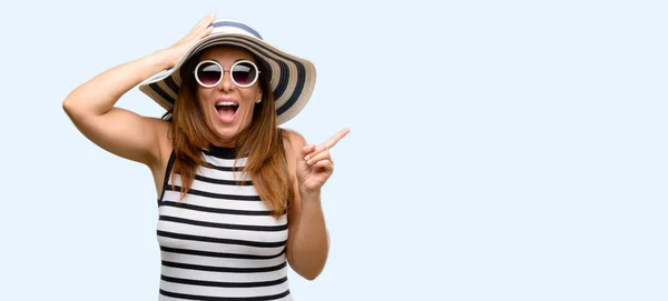 Middle Age Cool Woman Wearing Summer Hat Sunglasses Pointing Away — Stock Photo, Image