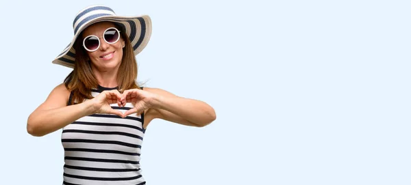 Middle Age Cool Woman Wearing Summer Hat Sunglasses Happy Showing — Stock Photo, Image