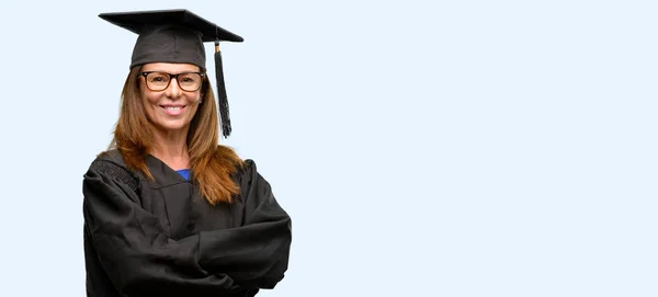 Estudante Graduação Sênior Mulher Com Braços Cruzados Confiante Feliz Com — Fotografia de Stock