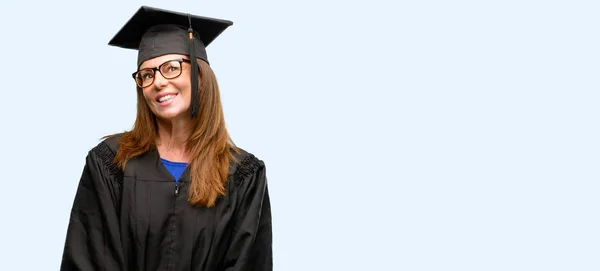 Estudiante Graduada Senior Pensando Mirando Hacia Arriba Expresando Dudas Maravillas — Foto de Stock