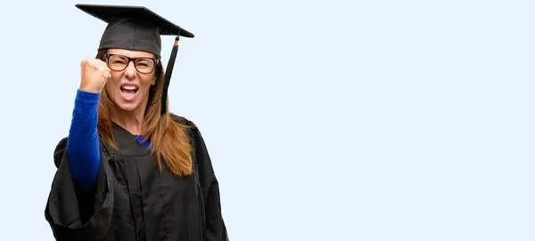 Senior Afgestudeerde Student Vrouw Geïrriteerd Boos Uiten Van Negatieve Emotie — Stockfoto