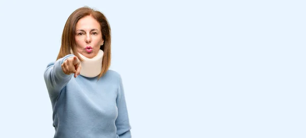 Injured Woman Wearing Neck Brace Collar Pointing Front Finger Isolated — Stock Photo, Image