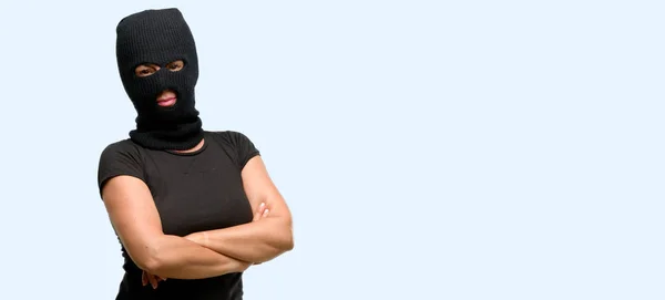 Inbrottstjuv Terrorism Kvinna Bär Balaclava Ski Mask Med Korsade Armar — Stockfoto