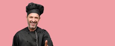 Üst düzey aşçı adam, aşçı şapkası el sıkışma poz karşılama, güven ve başarı kavramı ifade, tebrik ellerini tutar