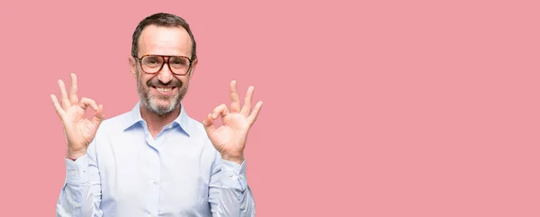 Hombre Mediana Edad Con Gafas Haciendo Gesto Signo Con Ambas —  Fotos de Stock