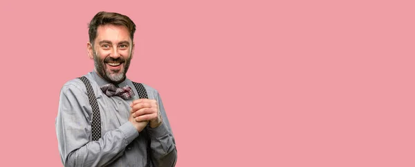 Чоловік Середнього Віку Бородою Краваткою Впевнений Щасливий Великою Природною Посмішкою — стокове фото