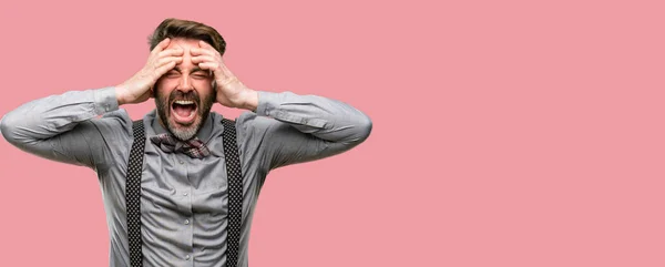 Homme Âge Moyen Avec Barbe Nœud Papillon Stressant Gardant Les — Photo